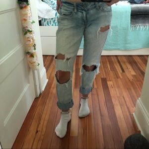 American Eagle Light Wash Ripped Jeans